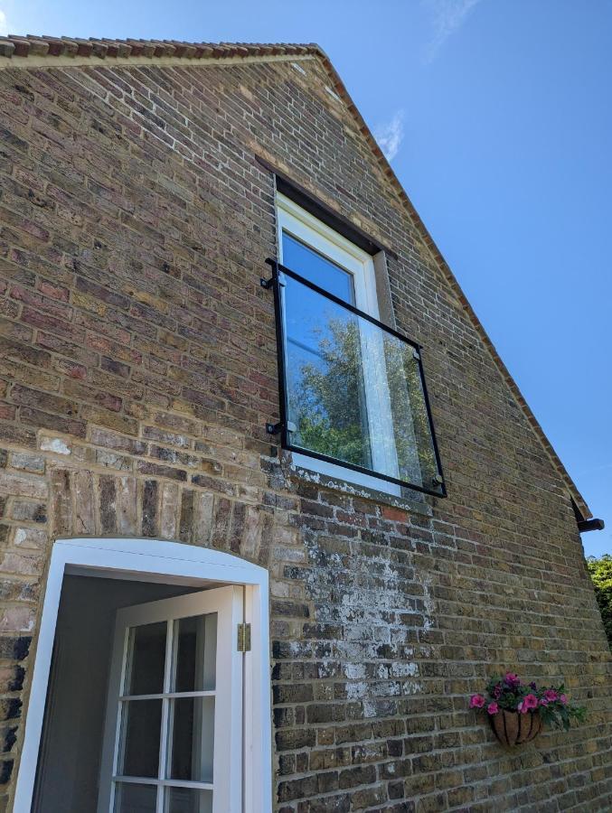 Myrtle Stables - Converted, Self-Contained, Countryside Hernhill Bagian luar foto